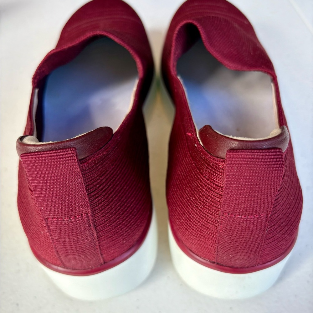 Traq by Alegria Burgundy Mystiq Peeps Platform Slip-On Sneakers Sz 37, 7-7.5 - Picture 15 of 16